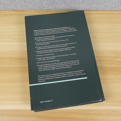Option pricing: Mathematical Models and Computation Oxford Financial Press HC