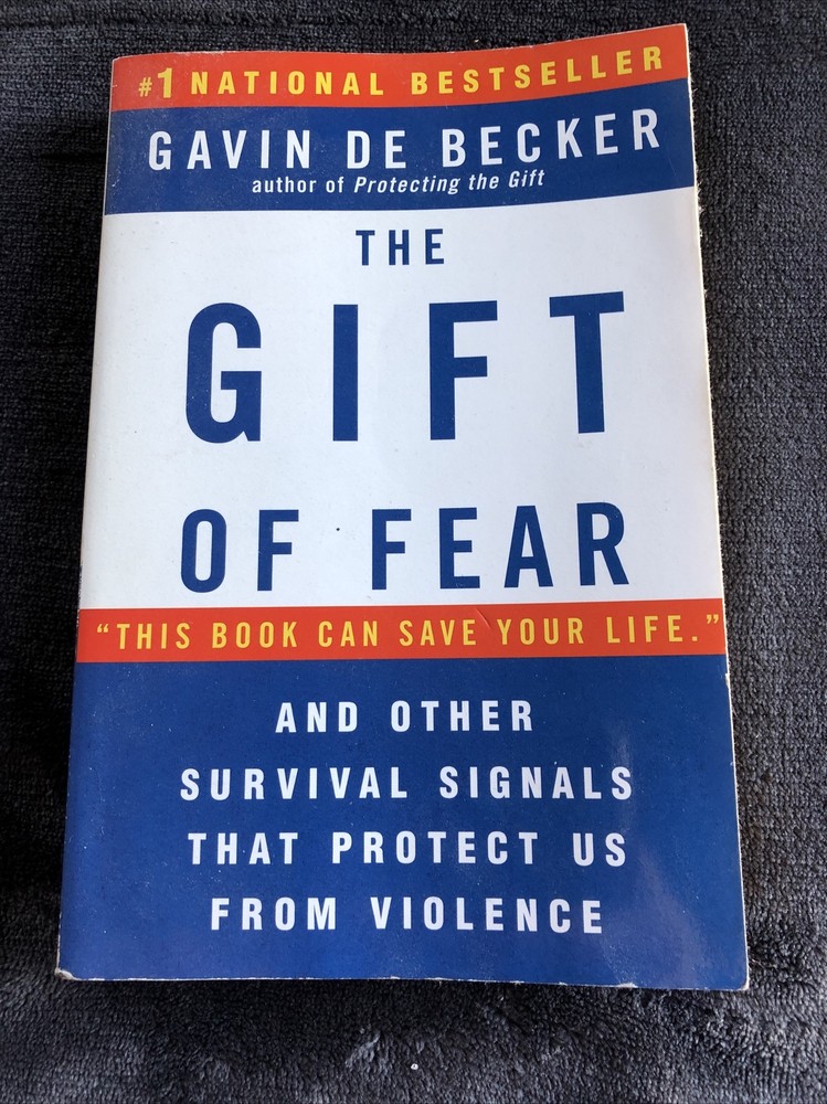 Gift Of Fear – Gavin De Becker – Paperback Survival Signals That Protects Us