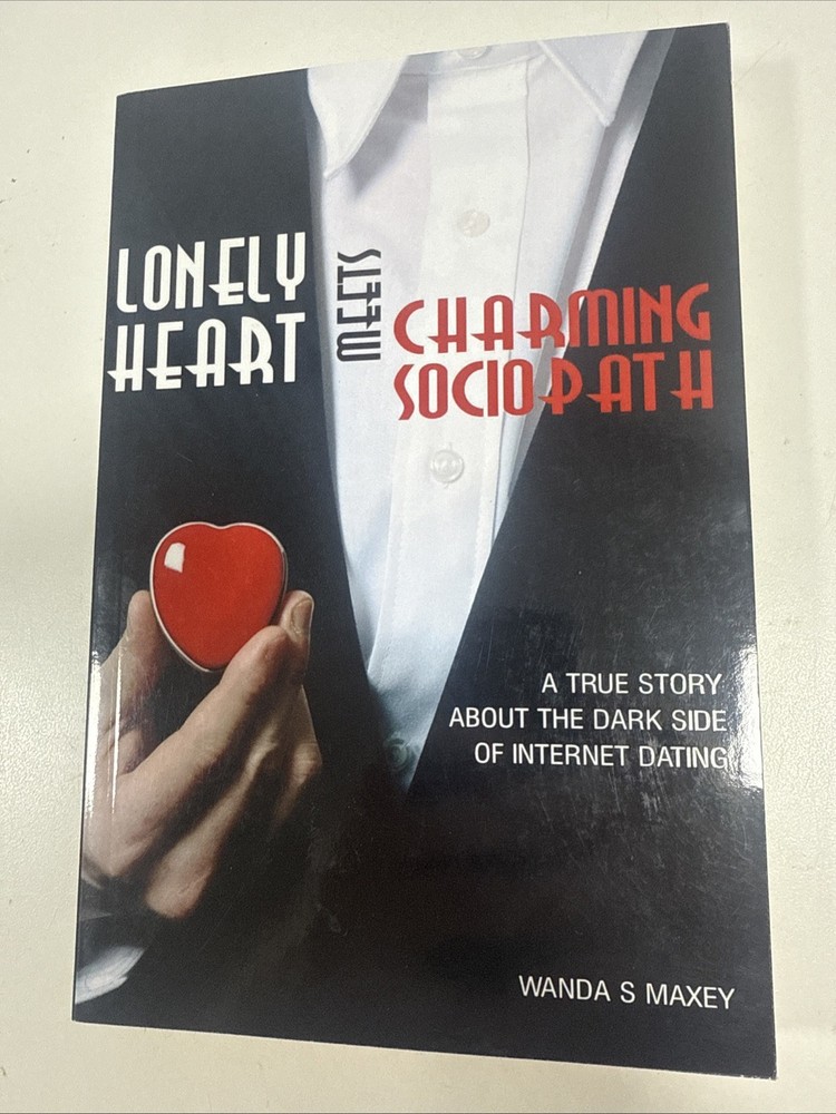 Lonely Heart Meets Charming Sociopath by Wanda Maxey (English) Paperback Book