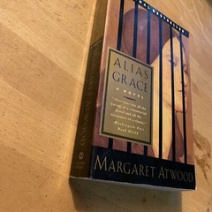 Alias Grace: A Novel – Paperback By Atwood, Margaret – GOOD 1996 true crime