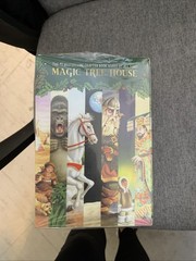 MAGIC TREE HOUSE A Library of Books 1-28 Boxed Set by Mary Pope Osborne