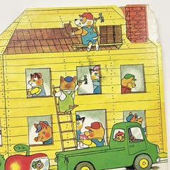 Vintage 1981 Richard Scarry’s Busy Houses RARE Shaped Board Book Spiral Bound