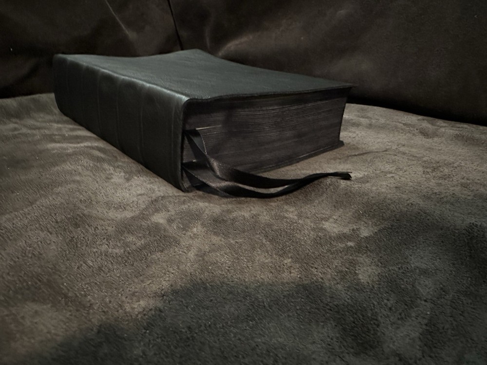 1560 geneva bible (text) All Black leather With Apocrypha With Reformer Notes