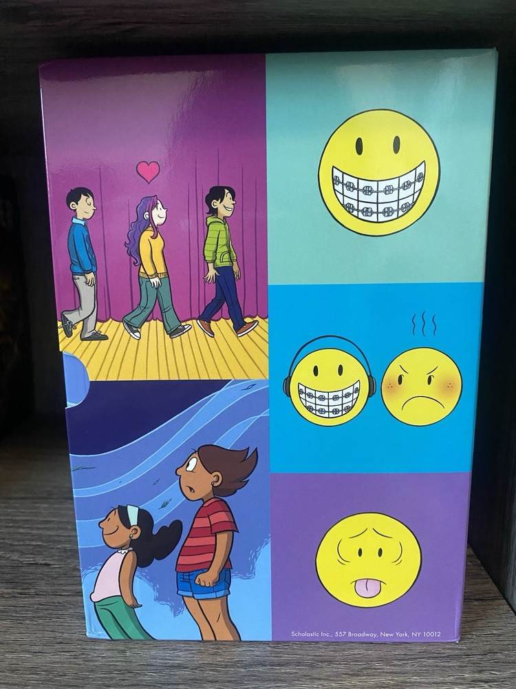 Raina Telgemeier 5 Books Collection BoxSet (Smile, Drama, Sisters, Ghosts, Guts)