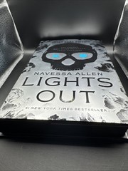 Lights Out Collector’s Edition : An into Darkness Novel by Navessa Allen (2025,