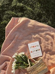 Create Anyway: The Joy of Pursuing Creativity in the Margins o…
