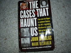 Cases That Haunt Us by John E. Douglas and Mark Olshaker (2001, Mass Market)