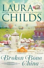 Broken Bone China (A Tea Shop Mystery) – Hardcover By Childs, Laura – GOOD