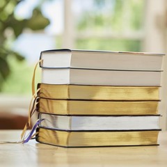 Peace of God Bible: Discover and Experience God’s Shalom Throughout the Bible