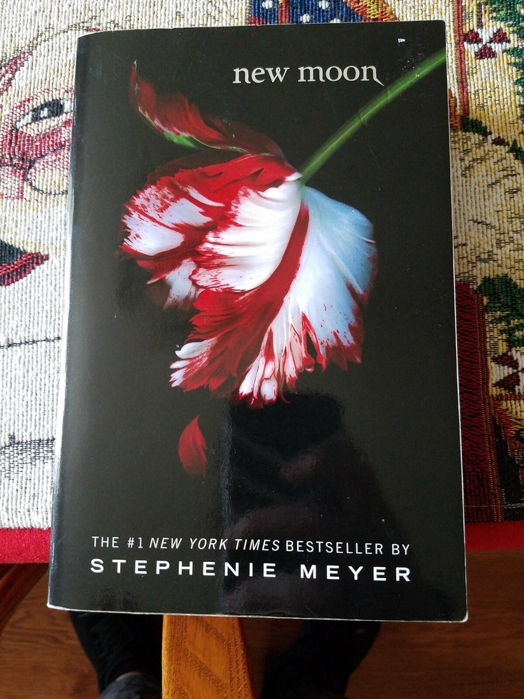 The Twilight Saga Ser.: New Moon by Stephenie Meyer (2008, Paperback)