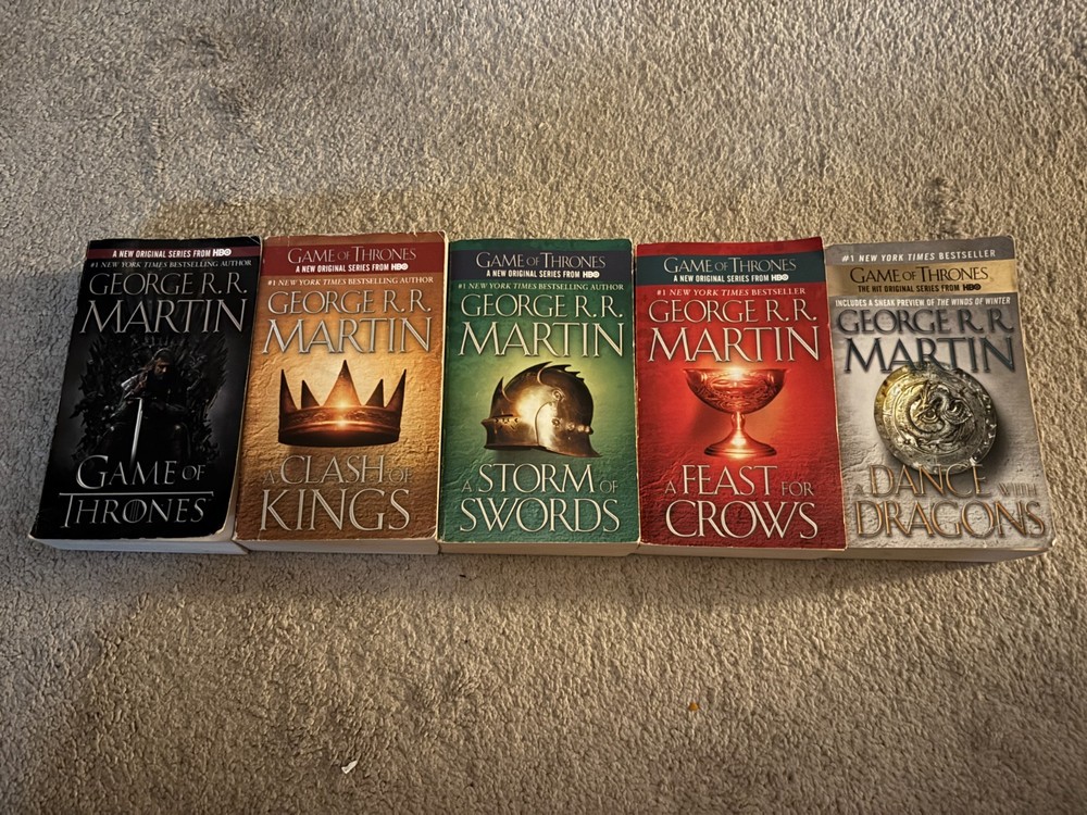 Game of Thrones Books 1-5 Paperback Box Set – A Song of Ice and Fire