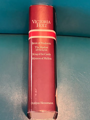 1987 VICTORIA HOLT – 4 Complete Unabridged Books in One! HC 862 pages