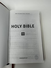 NIV Thinline Bible Tan Leathersoft Red Letter 9.4 font ISBN 978-0-310–44886-0