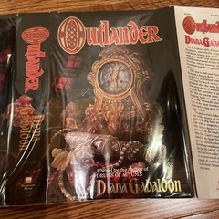 Diana Gabaldon – Outlander FLAT SIGNED BP 1st Edition 8th Printing Book 1 – 1991