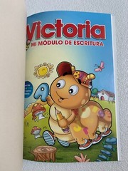 Victoria BOOK Learning to read in Spanish Libro de lectura y escritura VICTORIA