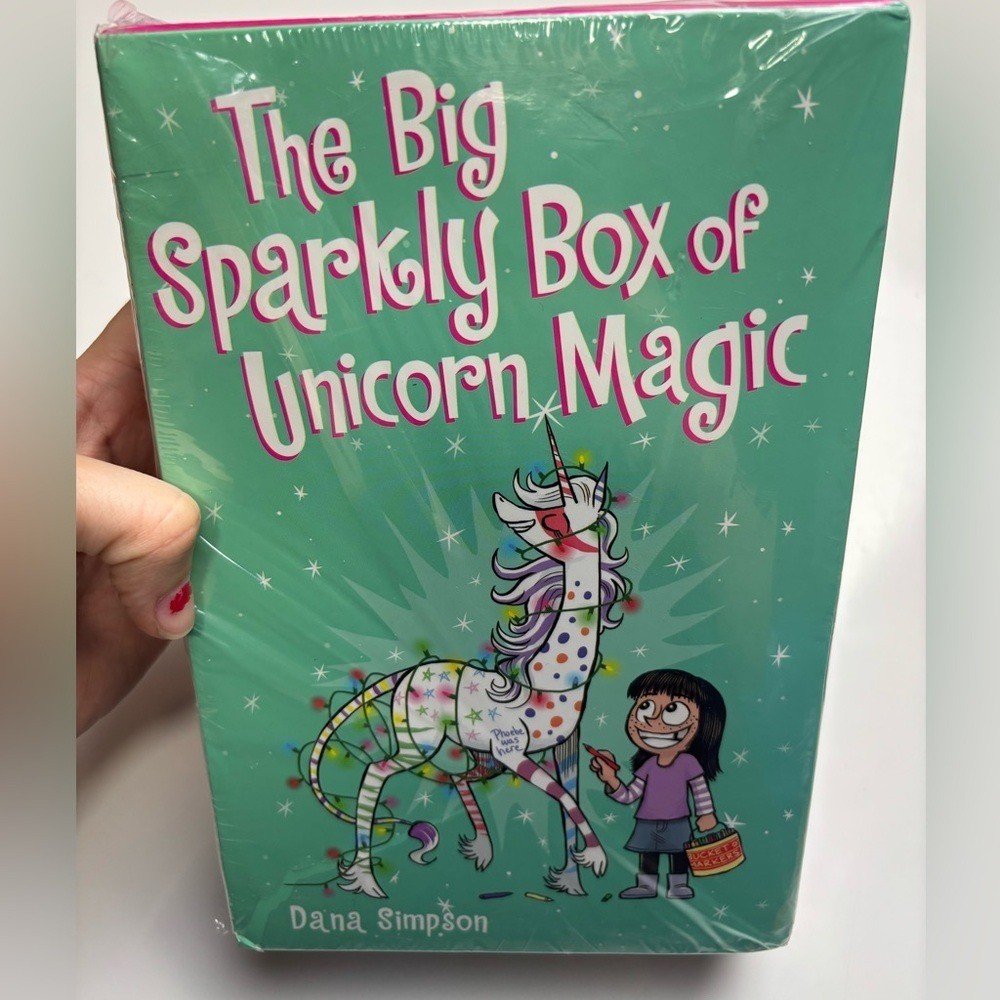 The Big Sparkly Box of Unicorn Magic: Phoebe and Her Unicorn Box Set Volume 1-4