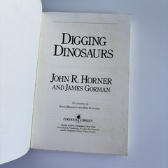 Digging Dinosaurs : The Search That Unraveled the Mystery of Baby Dinosaurs