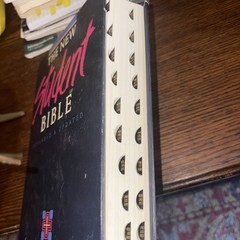 The New Student Bible Expanded and Updated New International Version Hardcover