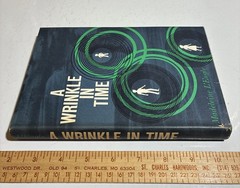 Book A Wrinkle In Time Madeleine L’Engle BCE Science Fiction YA Vintage Books