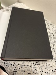 Twilight Saga Official Illustrated Guide Hardcover 1st Edition/Printing HCDJ