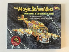 Lot of 9 Vintage Magic School Bus Books…5 Paperback…3 Hardcover…Extras…Stickers