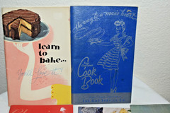 11 Vintage 1930’s 40’s 50s + pamphlet COOKBOOKS advertising Cakes bake ++ EUC