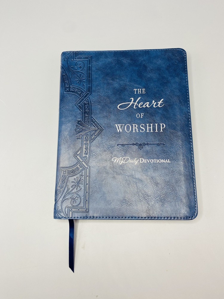 The Heart Of Worship My Daily Devotional (men) 2019 Thomas￼ Nelson Blue Leather