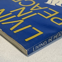 Living in Peace (1970) ~ Gary R. Collins ~ Paperback ~ *ACCEPTABLE* Condition