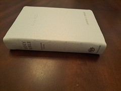 KJV White Gift Bible White French Morocco Leather 23W by Not Available (1990,…