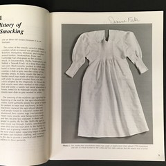 English Smocking Booklet Grace L Knott Doris George and James Webb 1989 44 Pages