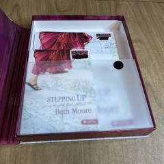 Stepping Up Leader Kit: A Journey Through the Psalms of Ascent Beth Moore