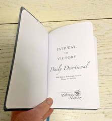Pathway To Victory Daily Devotional Book Leatherette Dr Robert Jeffress 2022