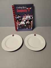 Chicago Bulls Cooking Up a Championship by Morris Press HC 1994 & 2 Plates