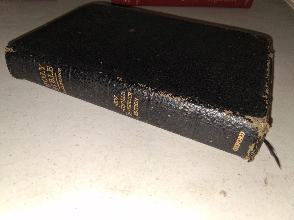 New Scofield Reference Bible – Oxford Black Morocco Leather 1967 Acceptable KJV