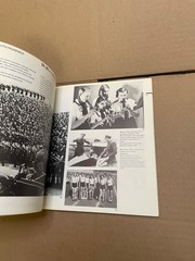 Vtg. ANNE FRANK IN THE WORLD by DE WERELD VAN 1929-1945 PB 1985 Illustrated Book