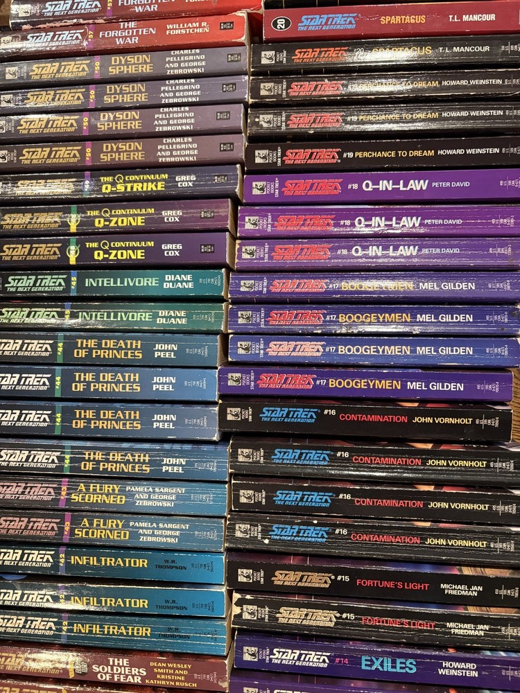 Star Trek TNG Build Your Own Book Lot
