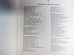 DIE SCHONSTEN VOLKS-UND KINDERLIEDER, DELPHIN VERLAG, GERMANY, 1981, 255 PAGES