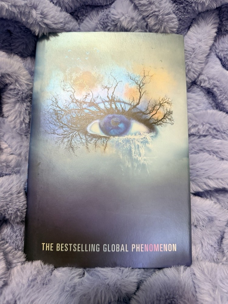 Shatter Me Collector’s Deluxe Limited Edition by Mafi, Tahereh Sprayed Edges HC
