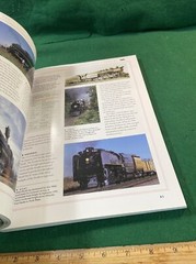 The World Encyclopedia of Locomotives by Garratt, Colin (KJT429)