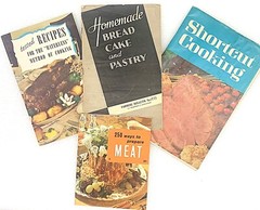 Lot of 4 Vintage 1930’s-1960’s Softcover Cookbooks/Pamphlets FD-5