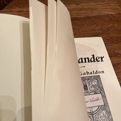 Diana Gabaldon – Outlander FLAT SIGNED BP 1st Edition 8th Printing Book 1 – 1991