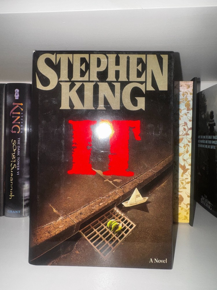 Stephen King It Viking Penguin 1986 Hardcover w/ Dust Jacket Horror Novel