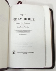 Nelson KJV The Smallest Holy Bible 104BG Burgundy Genuine Leather Box Magnifier