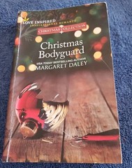Love Inspired Christmas Bodyguard By Margaret Daley (Paperback)
