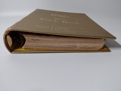 Better Homes Gardens New Cook Book Gold Souvenir Edition 1965 Gold 5 Ring-Binder