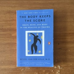 The Body Keeps the Score Bessel van der Kolk Paperback Penguin English Trauma