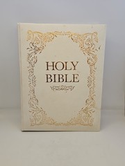 Vintage Holy Bible King James Version Family Edition 1982 White & Gold 11.5”