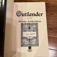 Diana Gabaldon – Outlander FLAT SIGNED BP 1st Edition 8th Printing Book 1 – 1991