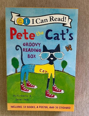 Pete the Cat’s Groovy Reading Box – 10 books, Poster, 30 Stickers – I Can READ