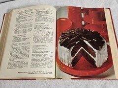 Vintage „The Good Housekeeping Cookbook’ 1973 Hardcover, 800 Pages